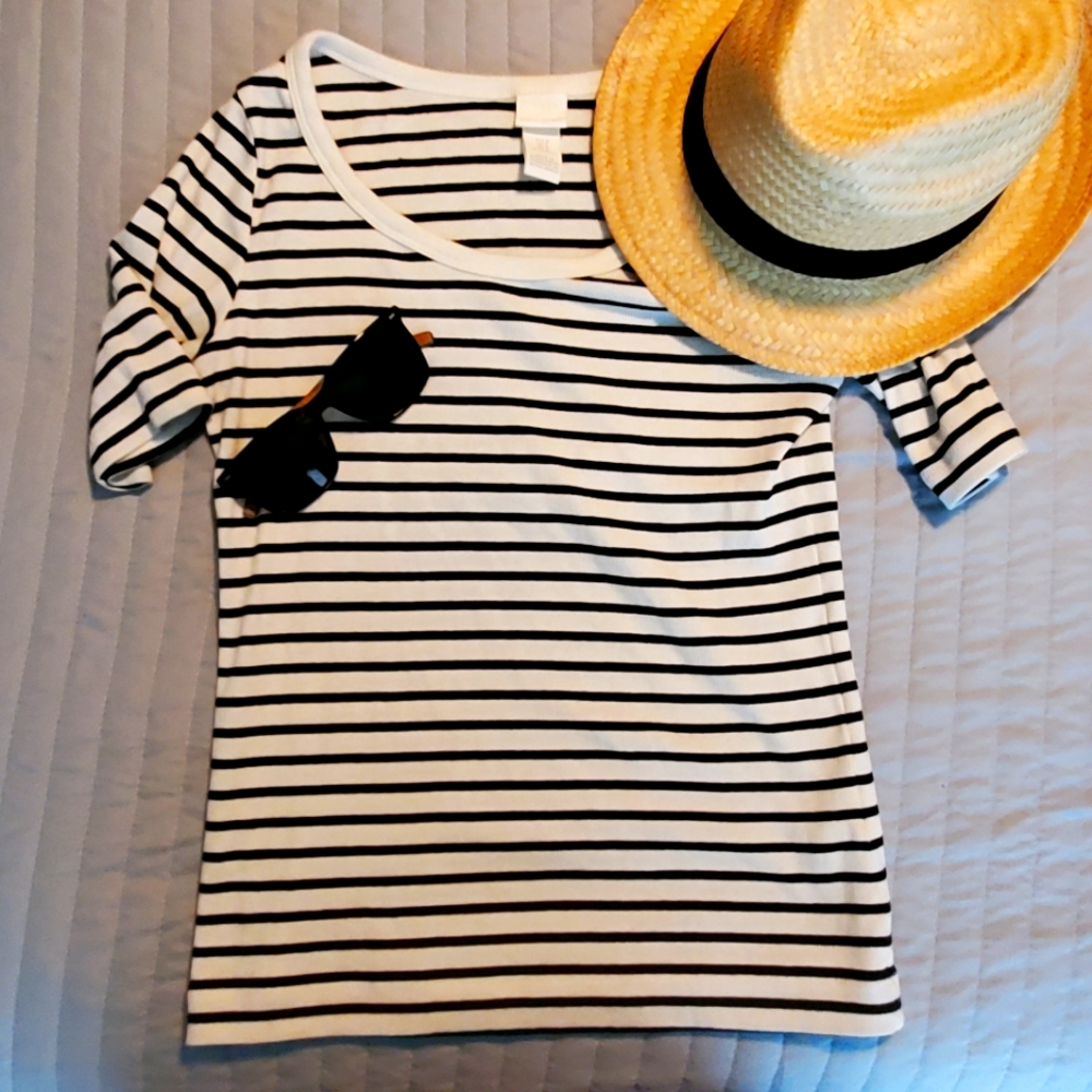 H&M Black & White Scoopneck Top Size Medium